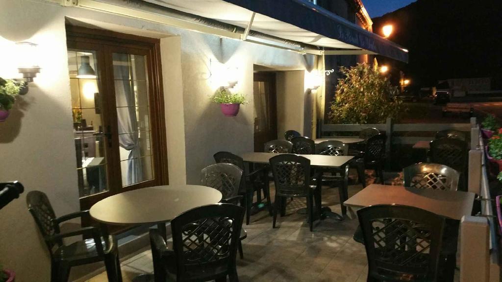Le Point De Chute Hotel Tournavaux Exterior photo
